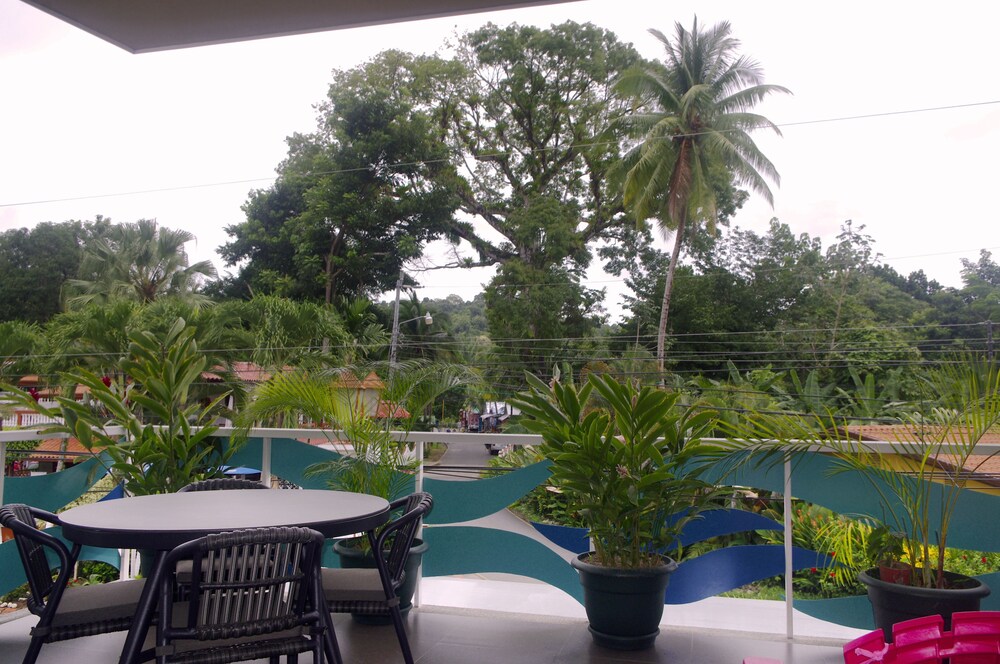 Hotel Vela Bar S Only Deals Reviews Quepos Cri Wotif Curly Selected Item