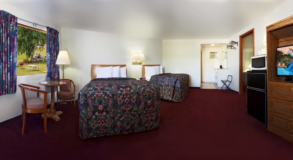 Shamrock Motel in Wisconsin Dells | Best Rates & Deals on Orbitz
