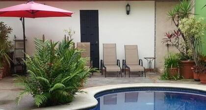 Hotel La Guaria Inn & Suites