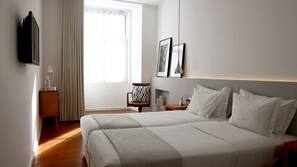 Ropa de cama de alta calidad, minibar, caja fuerte
