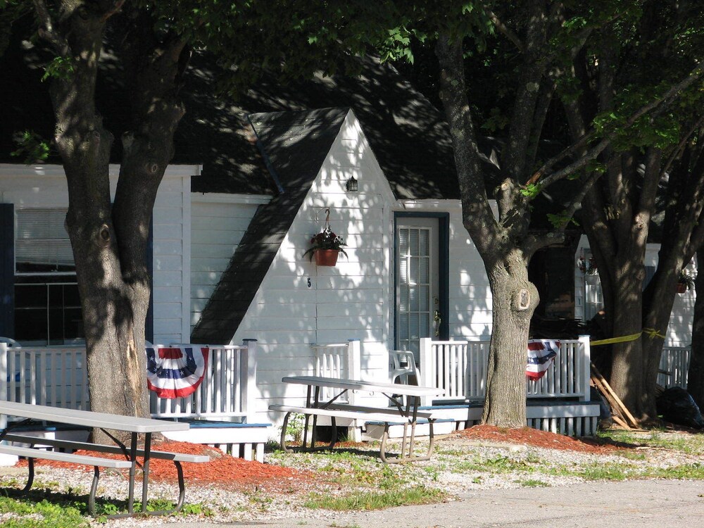 BBQ/picnic area, The Landings Inn and Cottages at Old Orchard Beach