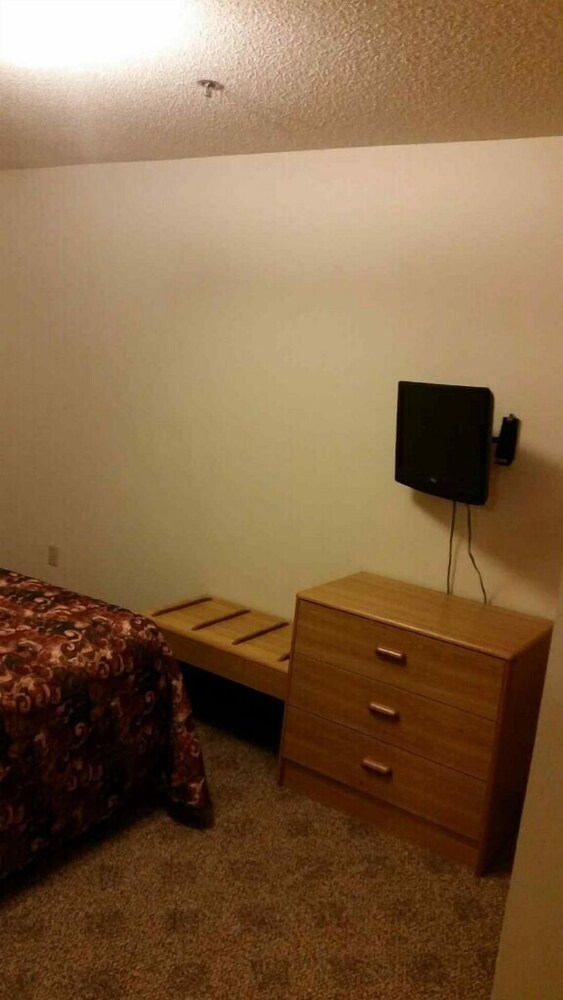 Lincoln Host Motor Inn in Escanaba Best Rates & Deals on Orbitz