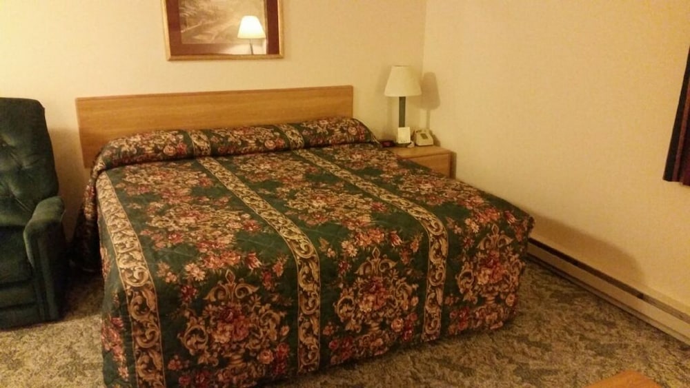 Lincoln Host Motor Inn in Escanaba Best Rates & Deals on Orbitz