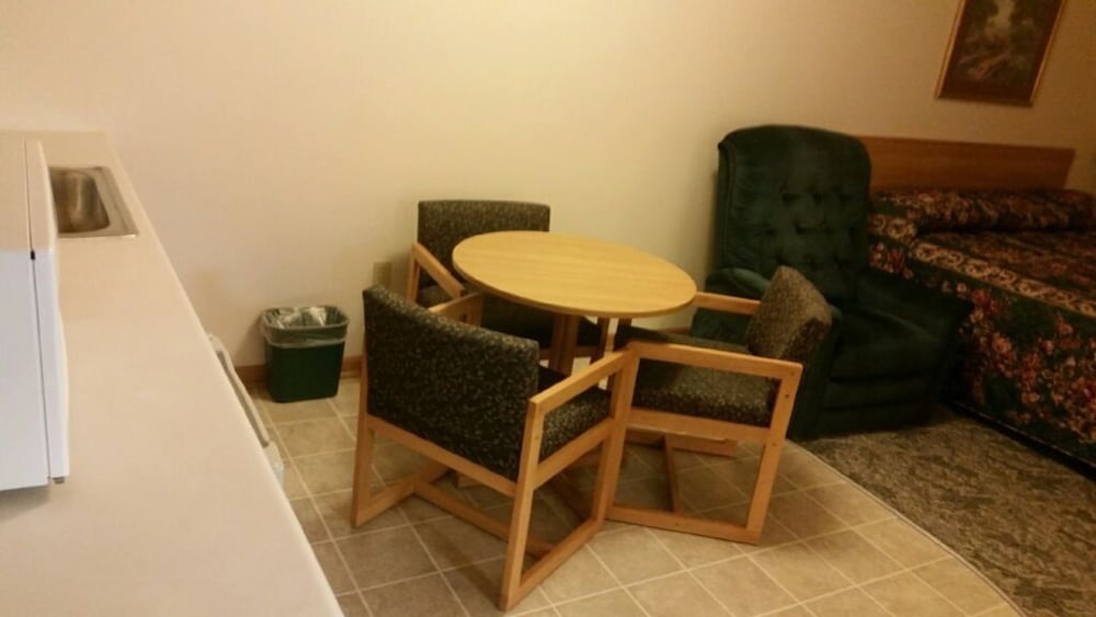 Lincoln Host Motor Inn in Escanaba Best Rates & Deals on Orbitz