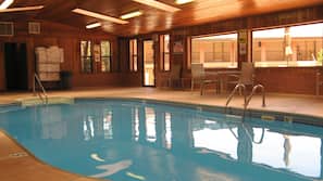 Una piscina cubierta