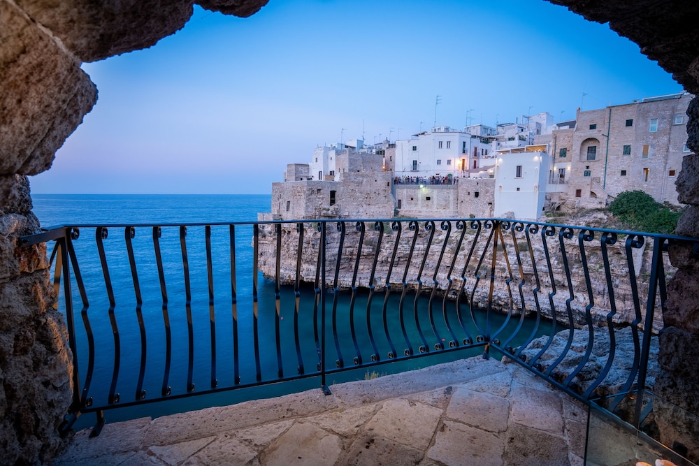 Covo Dei Saraceni Polignano A Mare Italia Expediait