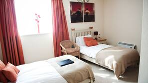 Premium bedding, desk, iron/ironing board, free WiFi