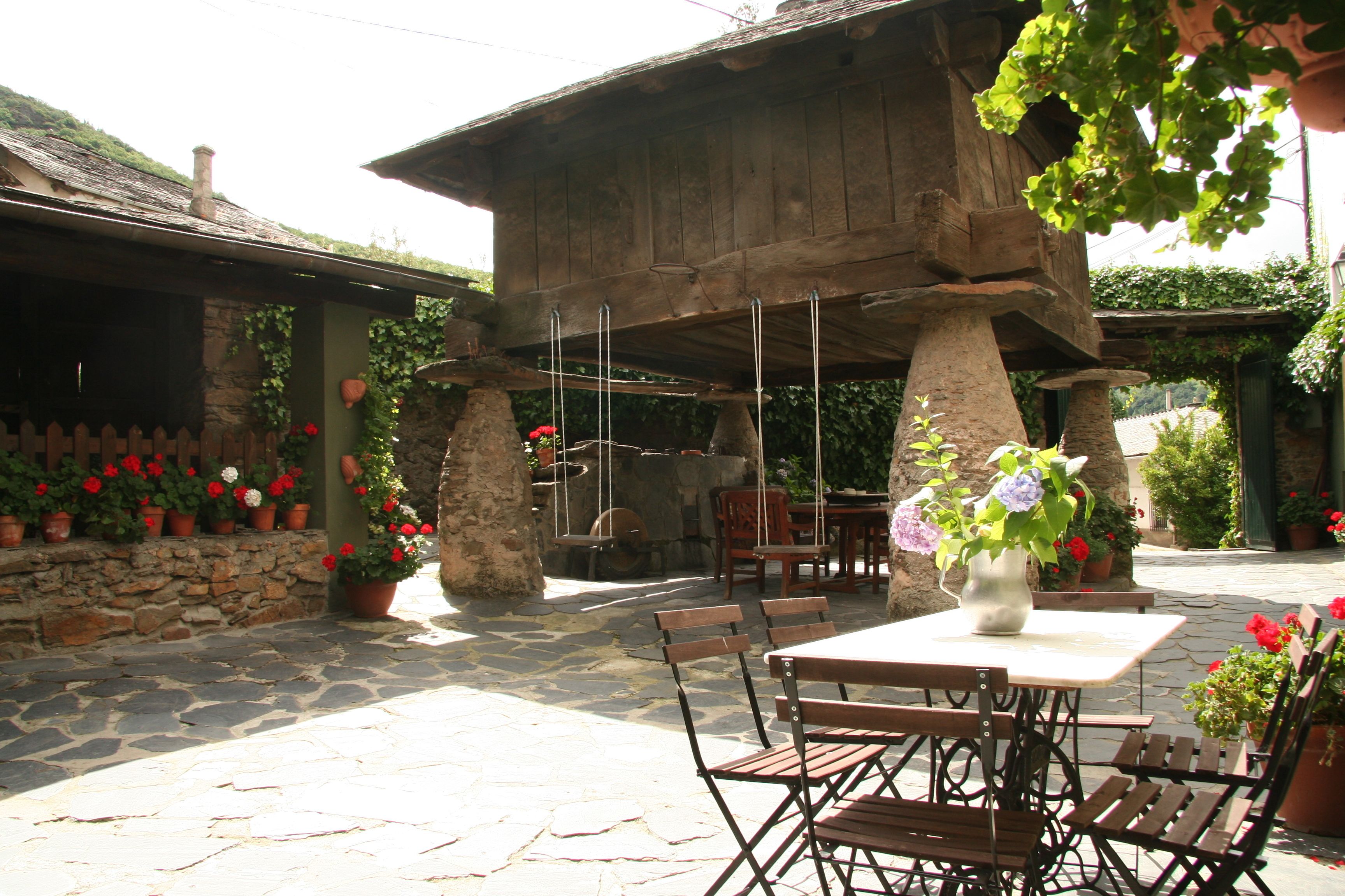 Casa Mario in Posada de Rengos, Spain