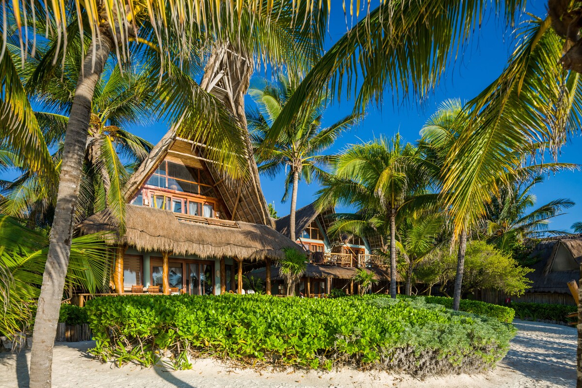Ahau Tulum Resort, home to the Tulum statue by daniel popper called "Ven a la Luz"