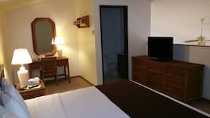 Desk, iron/ironing board, free WiFi