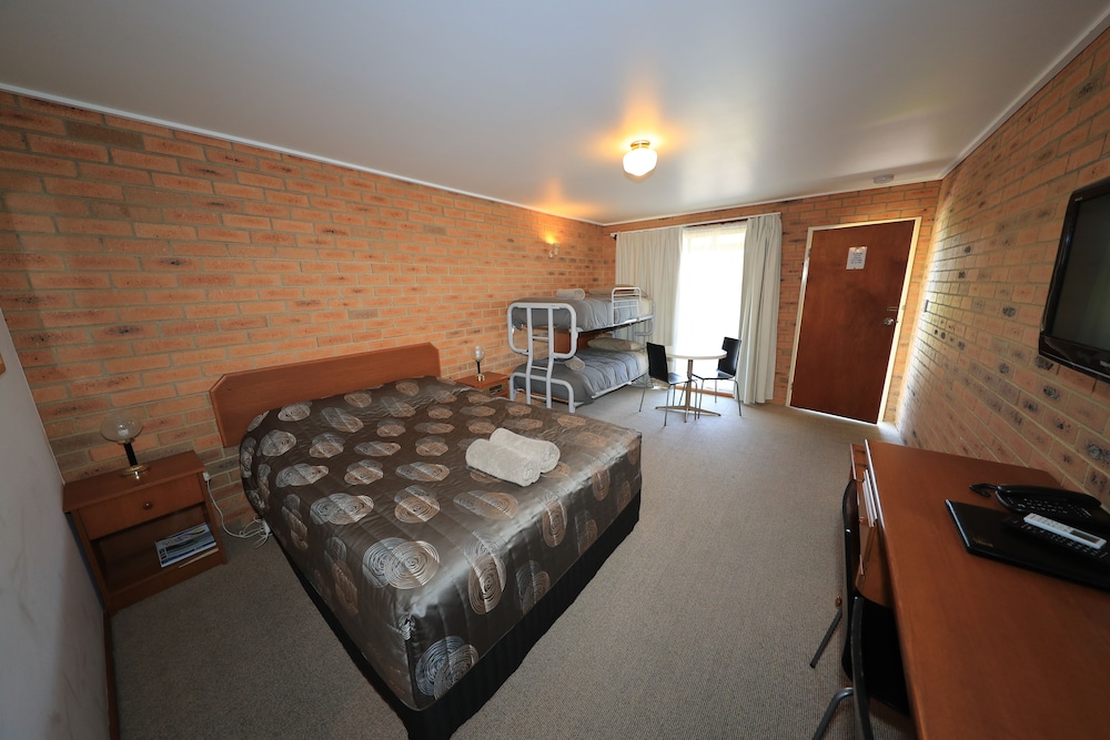 Quays Motel San Remo