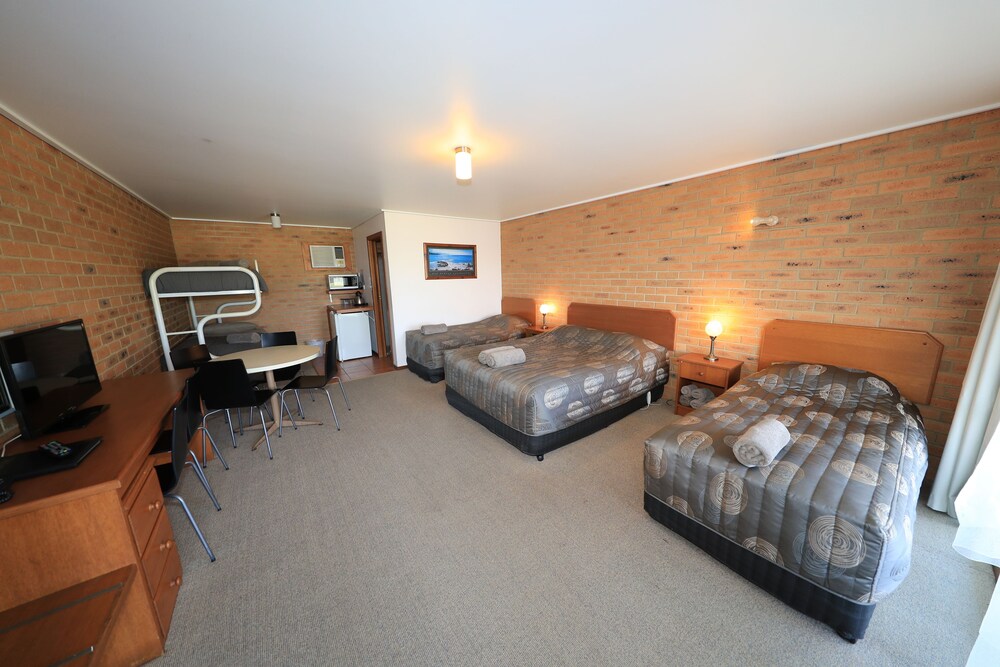 Quays Motel San Remo