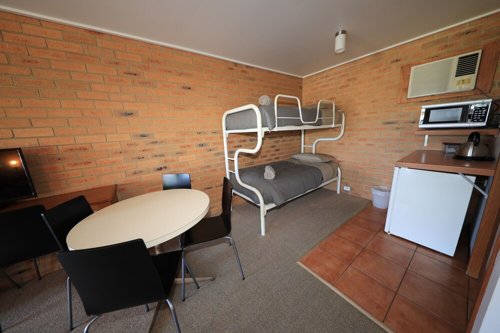 Quays Motel San Remo