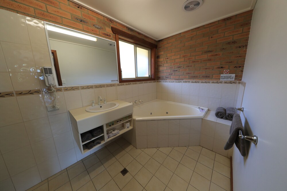 Quays Motel San Remo
