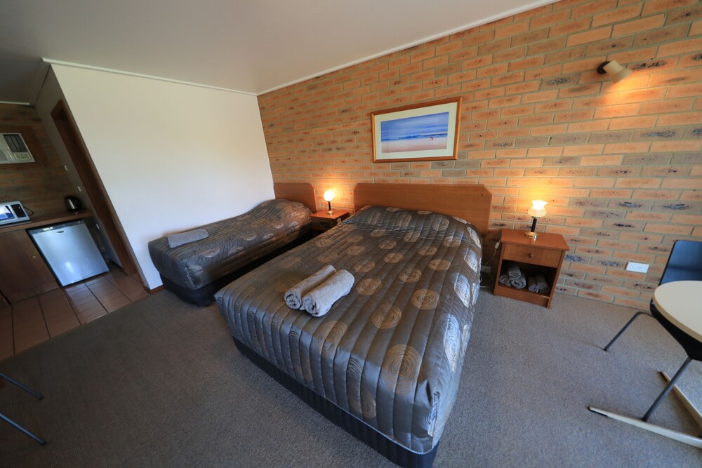 Quays Motel San Remo