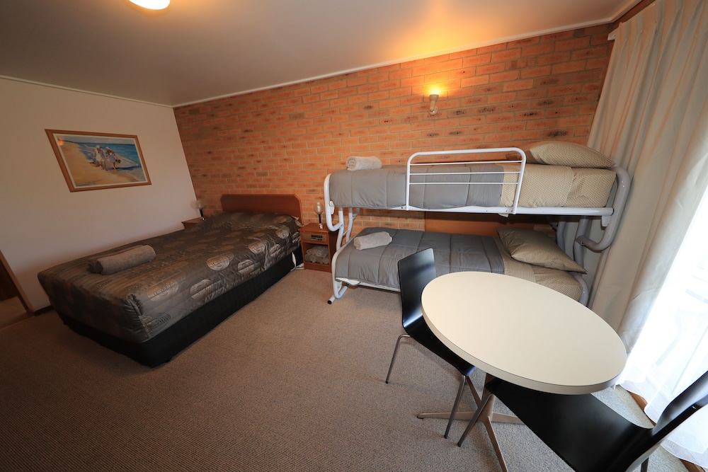 Quays Motel San Remo
