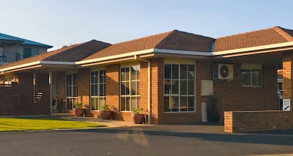 Quays Motel San Remo