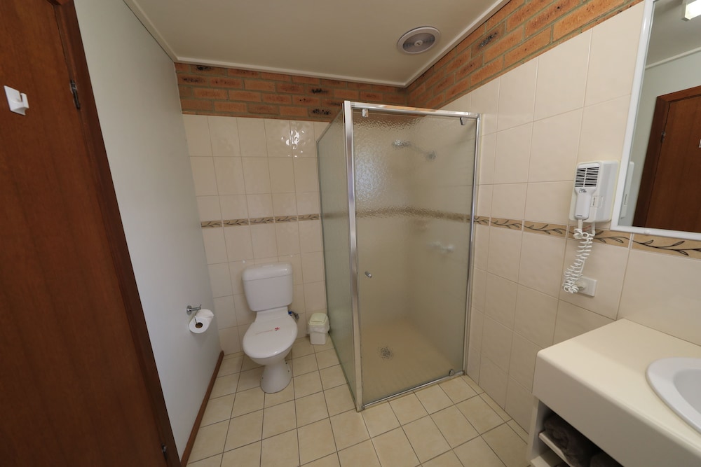 Quays Motel San Remo