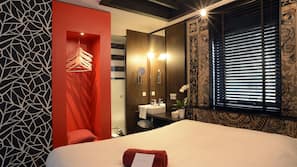 Laptop workspace, blackout drapes, iron/ironing board, free WiFi