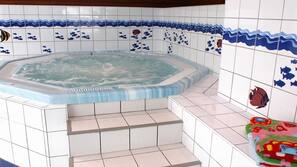 Outdoor spa bath