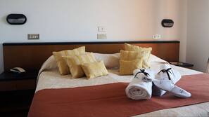 Una cassaforte in camera, una scrivania