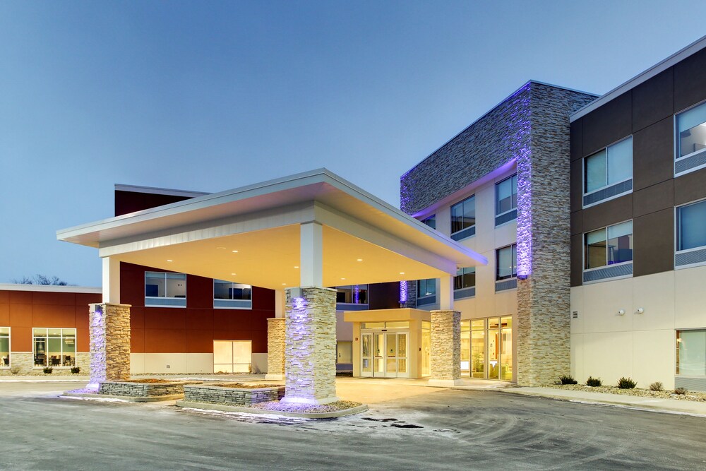 Holiday Inn Express & Suites Galesburg, an IHG Hotel in Galesburg