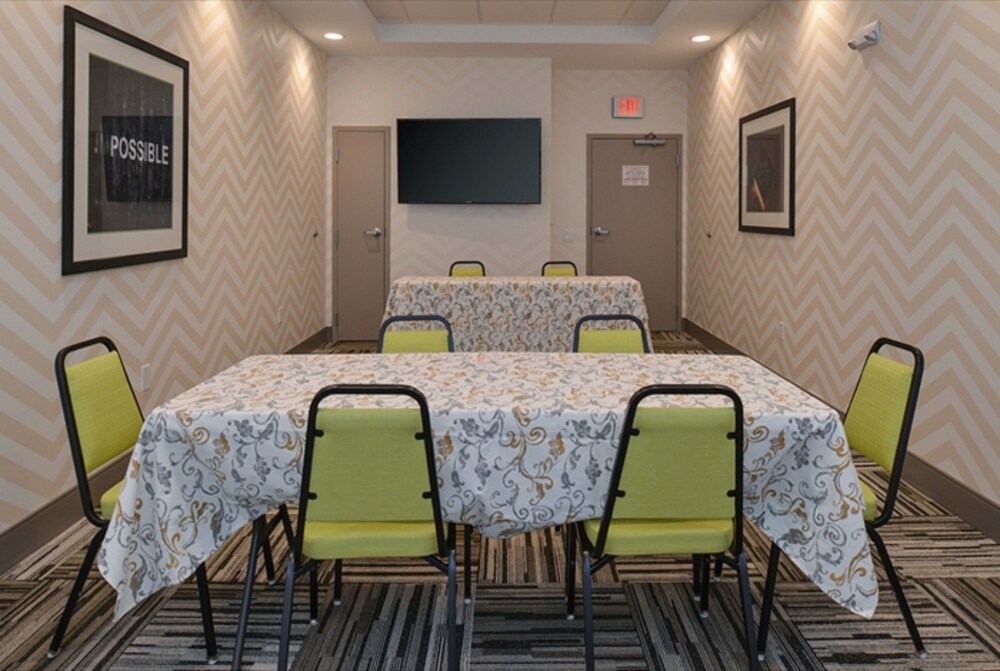 Holiday Inn Express & Suites Shippensburg, an IHG Hotel