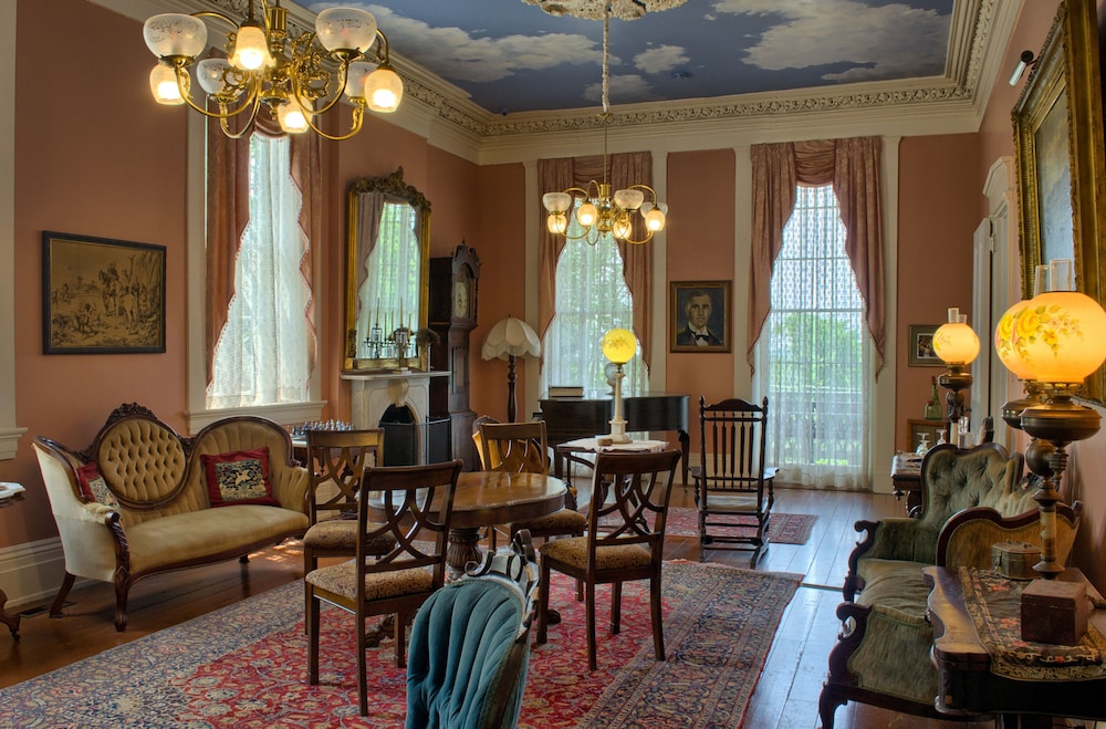 Corners Mansion Inn A Bed Breakfast Vicksburg Usa Expedia Com Au View From Hotel Featured Image Lobby Sitting Area