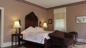 1 bedroom, premium bedding, desk, iron/ironing board