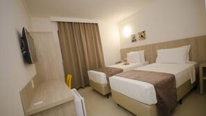 Frigobar, escrivaninha, Wi-Fi de cortesia, roupa de cama