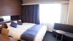Desk, blackout drapes, iron/ironing board, free WiFi