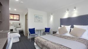 Minibar, iron/ironing board, free WiFi, linens