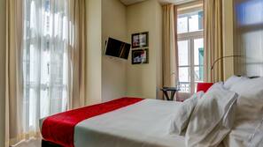 Een minibar, een kluis op de kamer, geluiddichte muren, gratis wifi