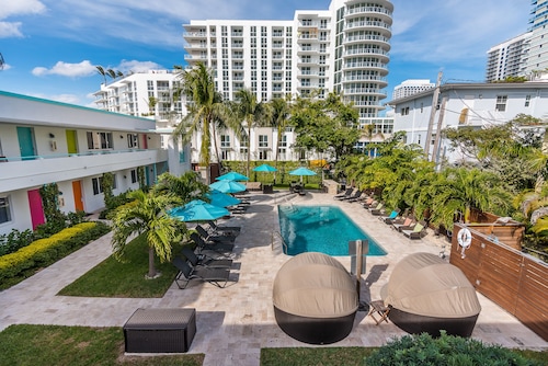 hotels in las olas beach