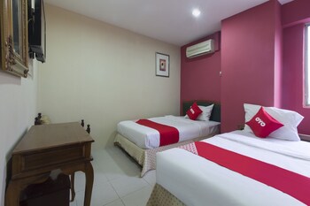 Oyo Hotel Casavilla Petaling Jaya Kuala Lumpur Room Prices Reviews Travelocity