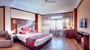 1 bedroom, in-room safe, desk, iron/ironing board