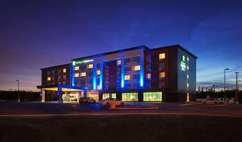 Holiday Inn Express & Suites St John's Airport, an IHG Hotel