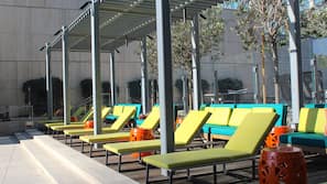 Outdoor pool, cabanas (surcharge), pool umbrellas