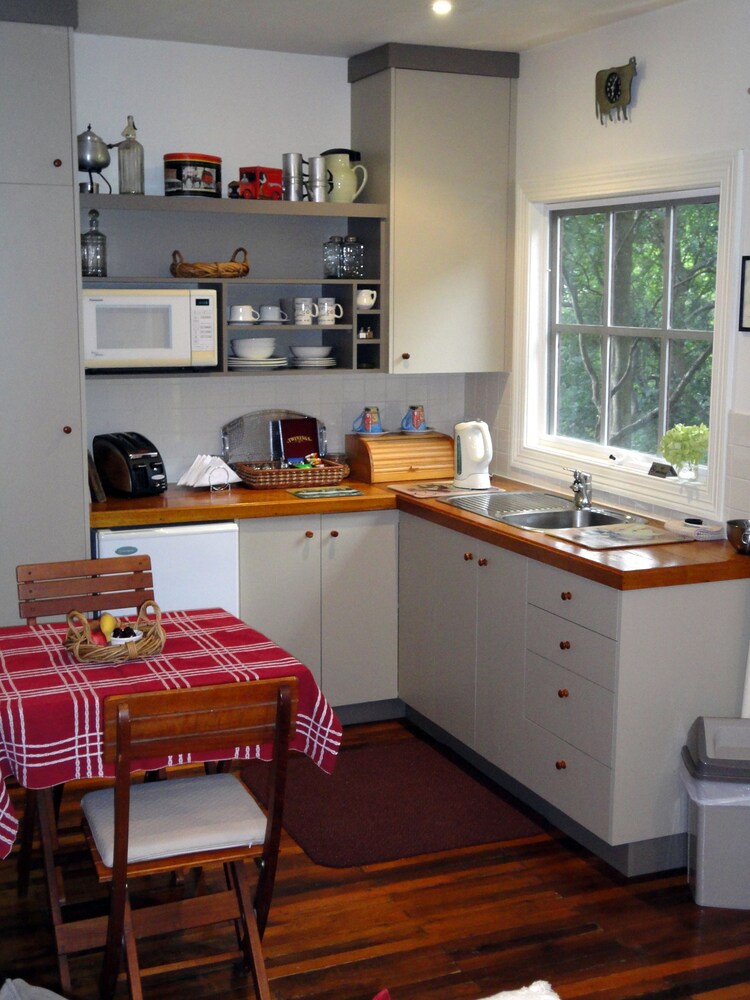 Private kitchen, Stones Throw Cottage Bed & Breakfast