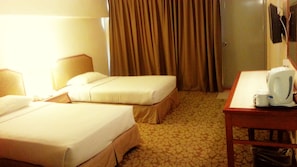 Standard Twin Room, Garden View | In-room safe, desk, wheelchair access