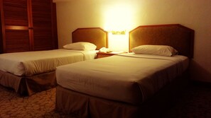 Standard Twin Room, Garden View | In-room safe, desk, wheelchair access