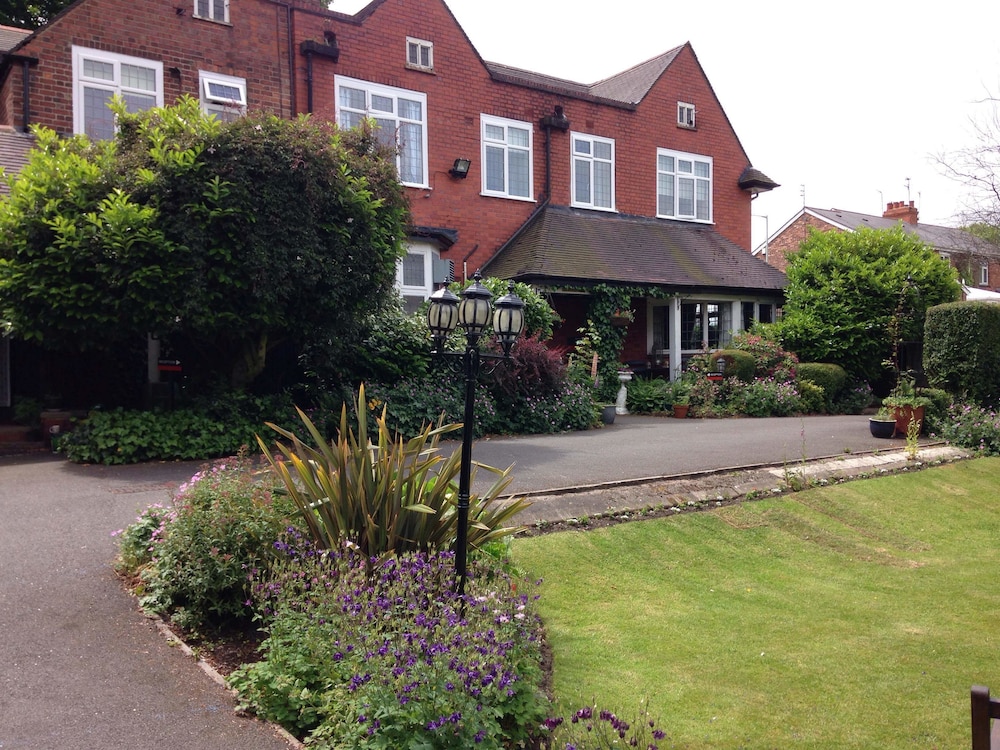 Front of property, Barons Court Hotel