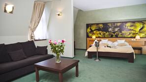 Minibar, coffre-forts dans les chambres, bureau
