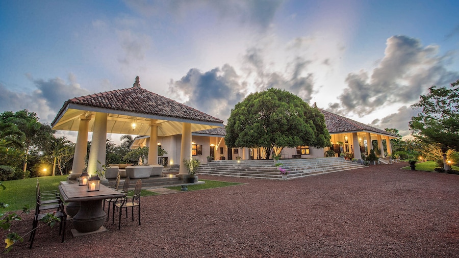 Villa Mayurana By Edwards Collection