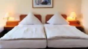 Desk, soundproofing, free WiFi, bed sheets