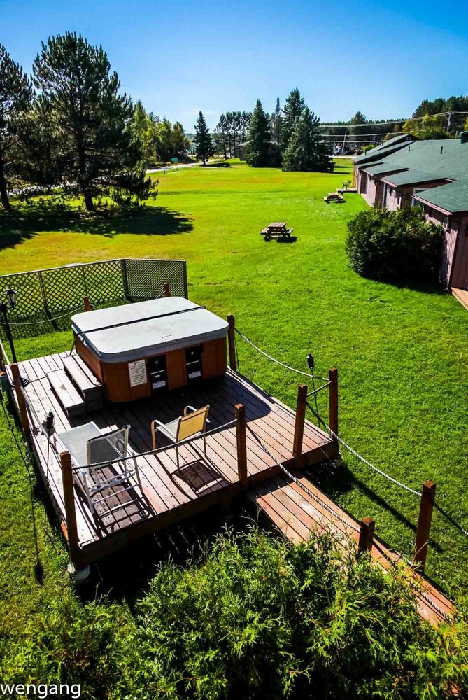 Auberge Motel Godard in Mont-Tremblant | Best Rates & Deals on Orbitz