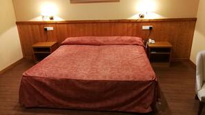 Cortinas opacas, wifi gratis, ropa de cama y acceso en silla de ruedas