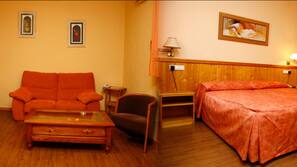 Cortinas opacas, wifi gratis, ropa de cama y acceso en silla de ruedas
