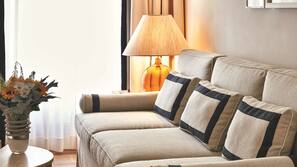 Minibar, coffre-forts dans les chambres, bureau, Wi-Fi gratuit