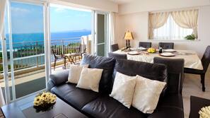 Premium bedding, in-room safe, individually decorated